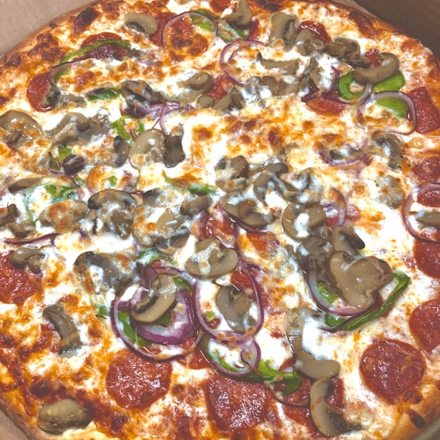 Mountain Pizza (12" Medium - 8 Slices).